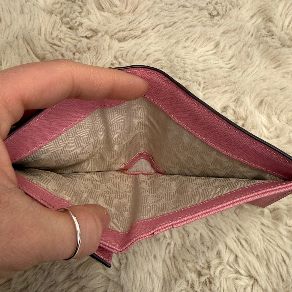 ✨Michael Kors Pink Pebbled Leather Bifold Wallet✨ - Picture 4 of 13